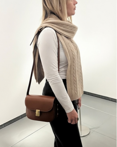 élégante écharpe en pur laine de chameau blanc